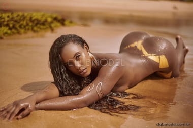 Imagem da acompanhante Yris Queiroz