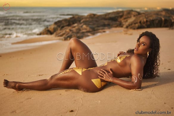 Imagem da acompanhante Yris Queiroz