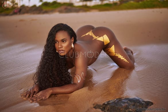 Imagem da acompanhante Yris Queiroz