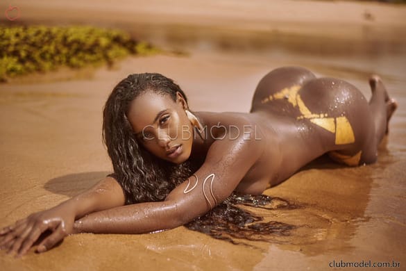 Imagem da acompanhante Yris Queiroz